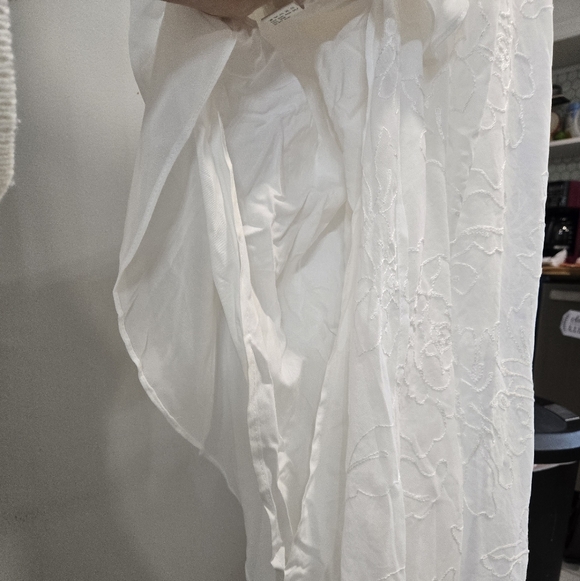 All About May• Lenora One-Shoulder White Ruffled Asymmetric Dress. Sz 6 - Picture 15 of 16